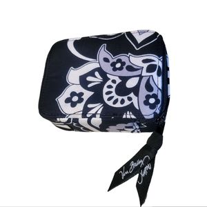 Vera‎ Bradley pill organizer